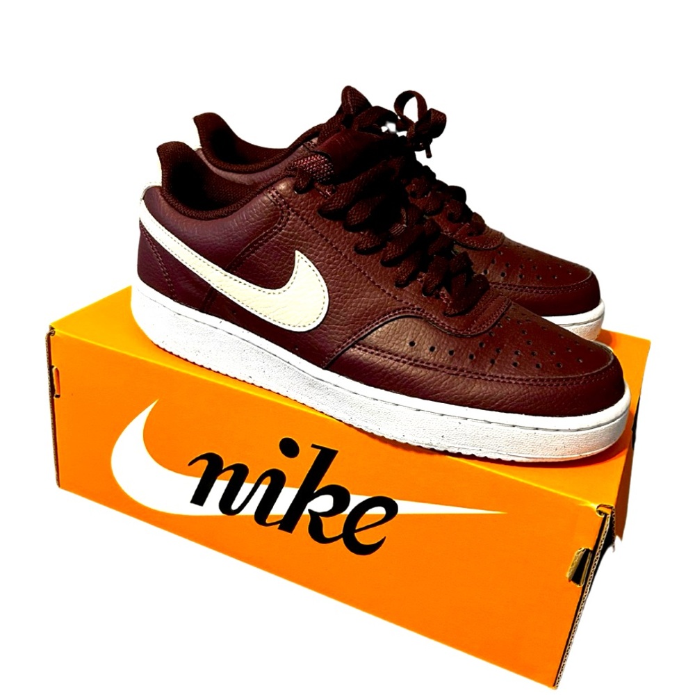Nike Women’s Court Vision Low shoe 7.5